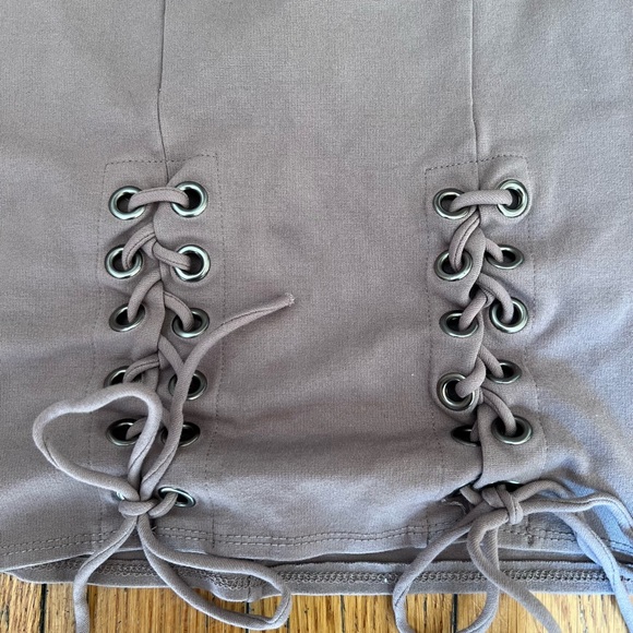 SOLD‼️WINDSOR | lace up mini skirt. - Picture 4 of 5